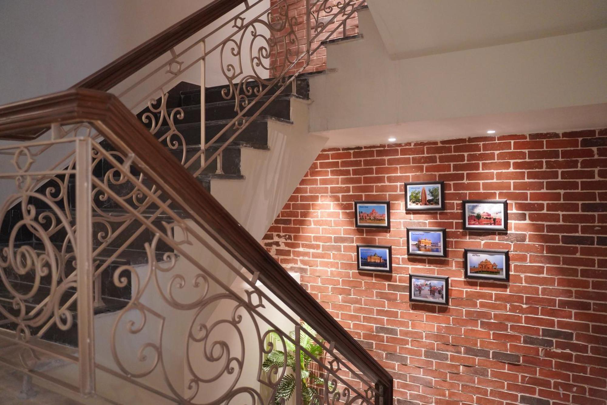 Country Inn Ayodhya - Opposite Airport 외부 사진