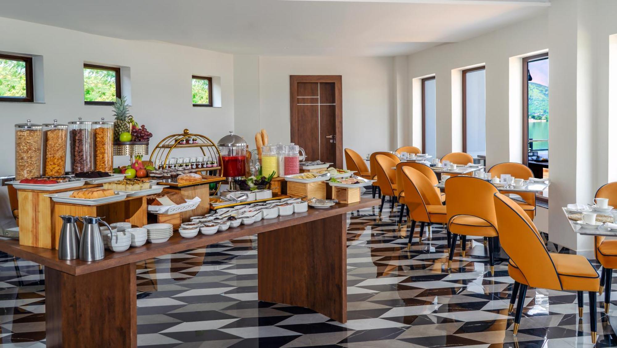 Country Inn Ayodhya - Opposite Airport 외부 사진