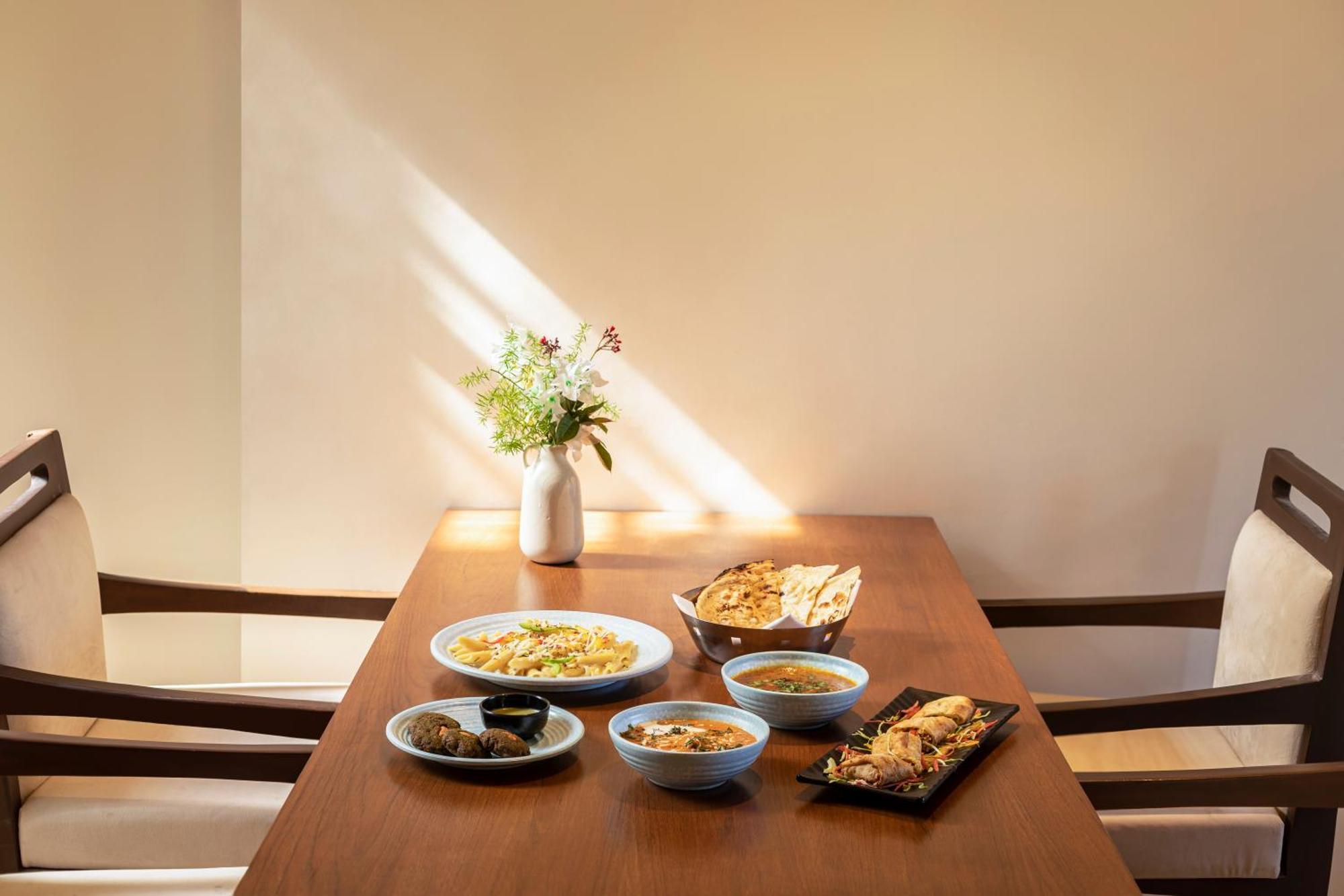 Country Inn Ayodhya - Opposite Airport 외부 사진