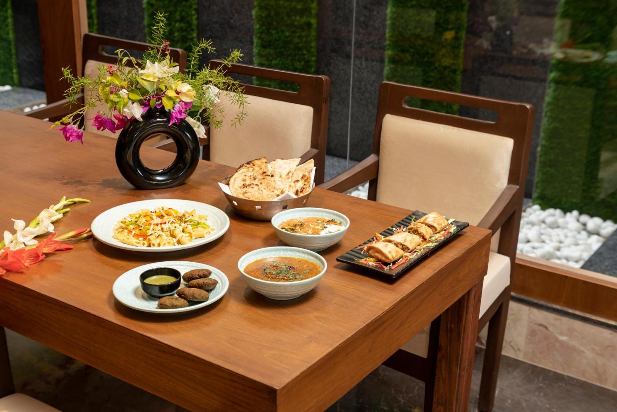 Country Inn Ayodhya - Opposite Airport 외부 사진