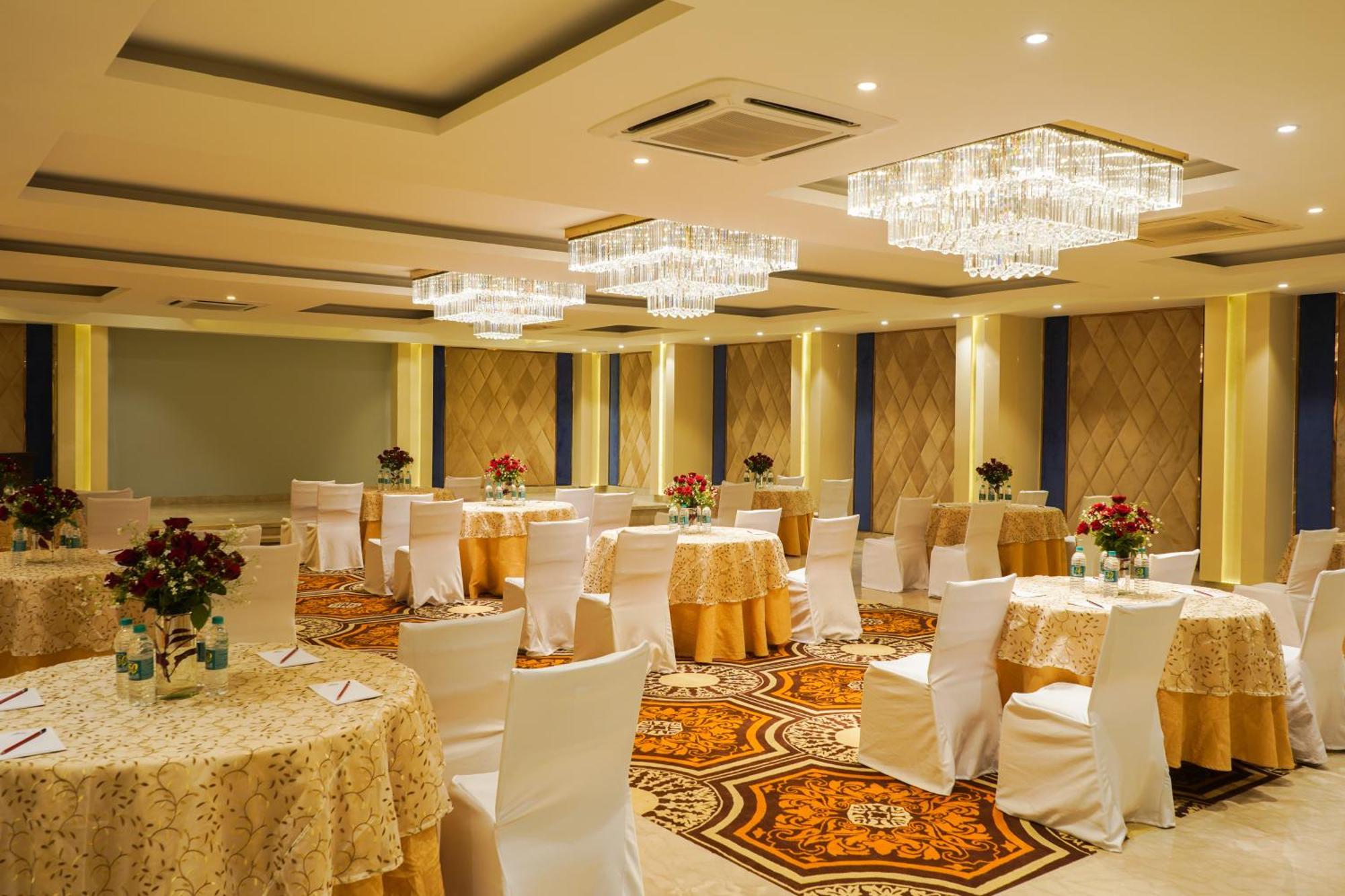 Country Inn Ayodhya - Opposite Airport 외부 사진