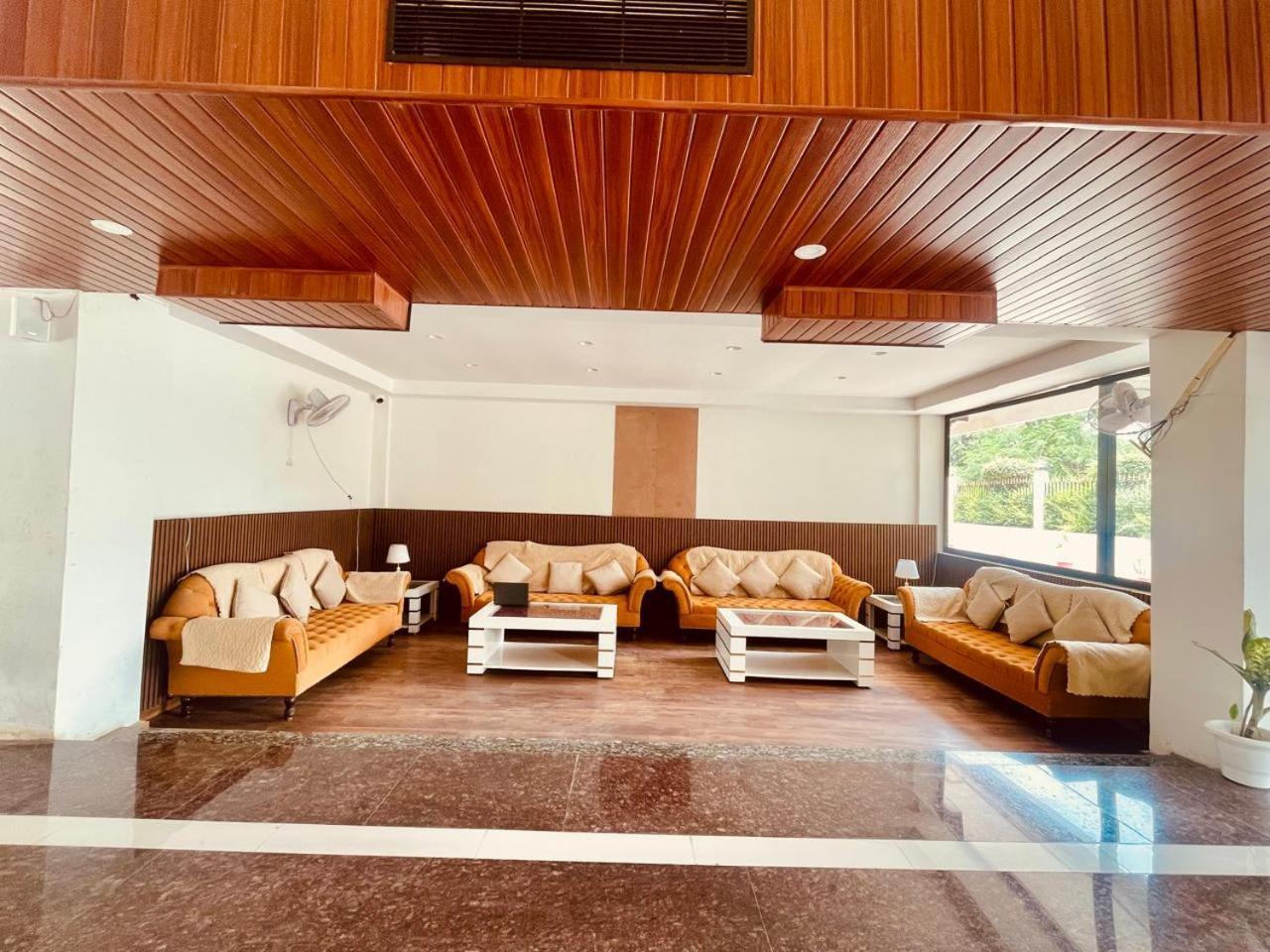 Country Inn Ayodhya - Opposite Airport 외부 사진