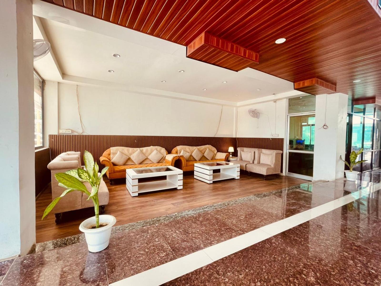 Country Inn Ayodhya - Opposite Airport 외부 사진